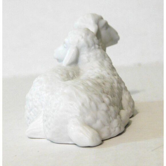 Avon Nativity Collectibles 1983 The Sheep Porcelain Figurine Boxed - Picture 6 of 11